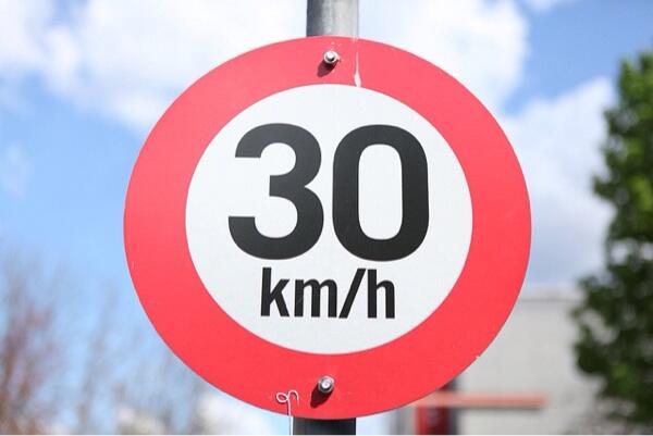 Kenapa Kecepatan Mobil Di Paris 30Km/Jam