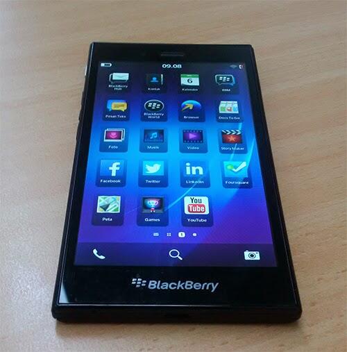 (Waiting Lounge) Blackberry Z3 VS Asus Zenfone 5 mana yang terbaik