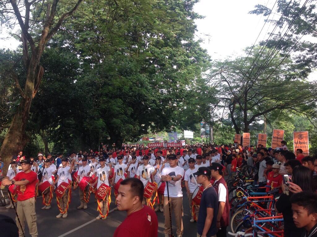 &#91;pics&#93; marching band Prabowo keren bgt