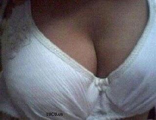 Tanpa Malu Pamer Belahannya&#91;+pic&#93;