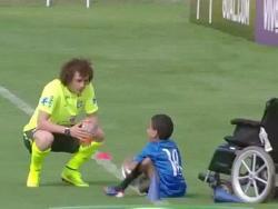 Neymar Menangis Usai Dibisiki Bocah Penyandang Cacat
