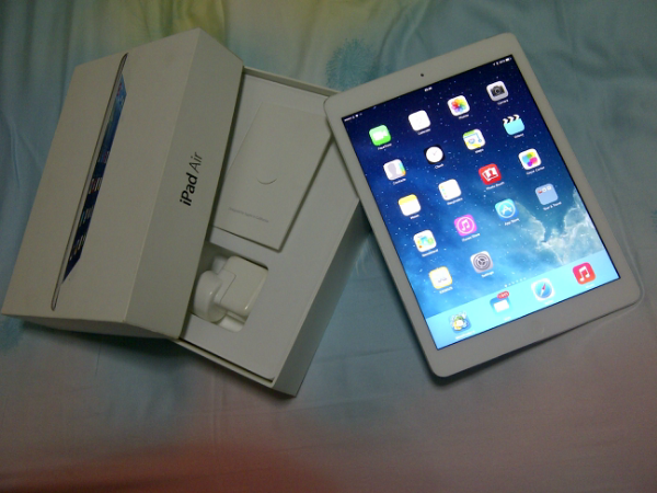 iPad Air Wifi + Cell 32 GB Silver Mulus WIth Keyboard