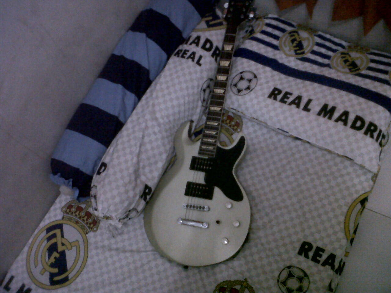 Jual Gitar elektrik Schecter diamond series + hardcase!!!