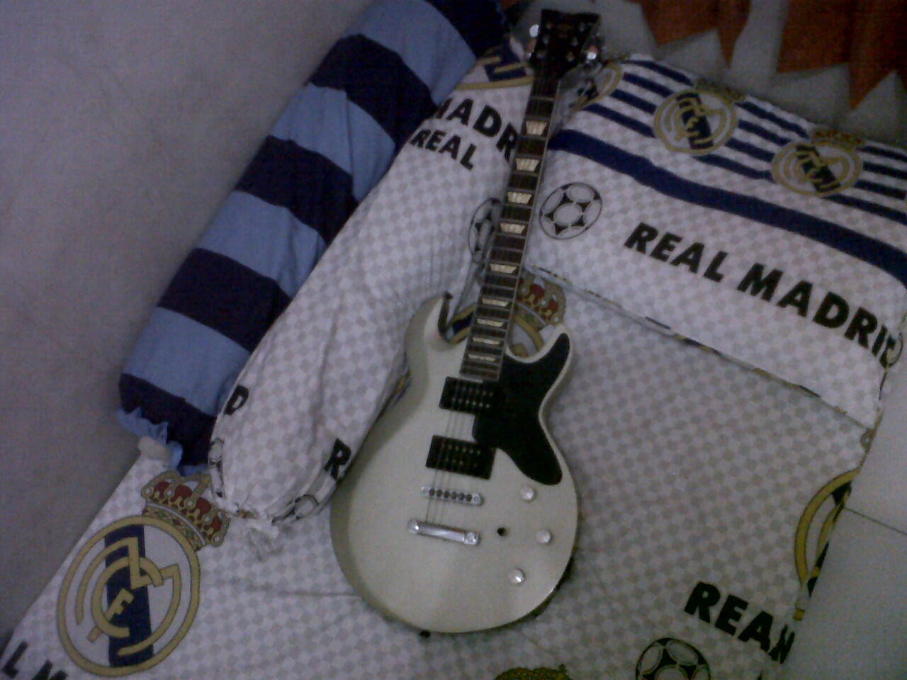 Jual Gitar elektrik Schecter diamond series + hardcase!!!