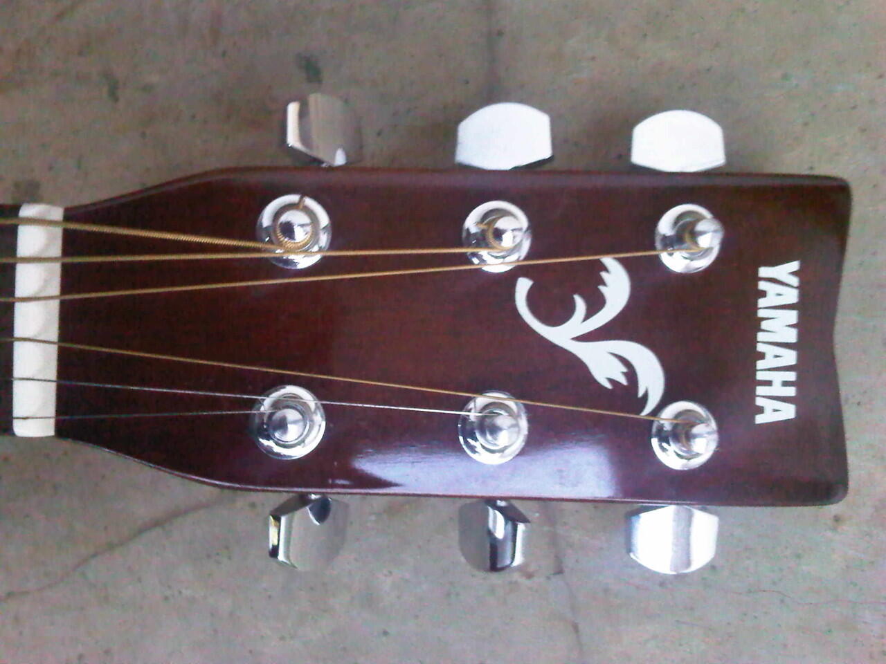 Yamaha FX 310 Guitar