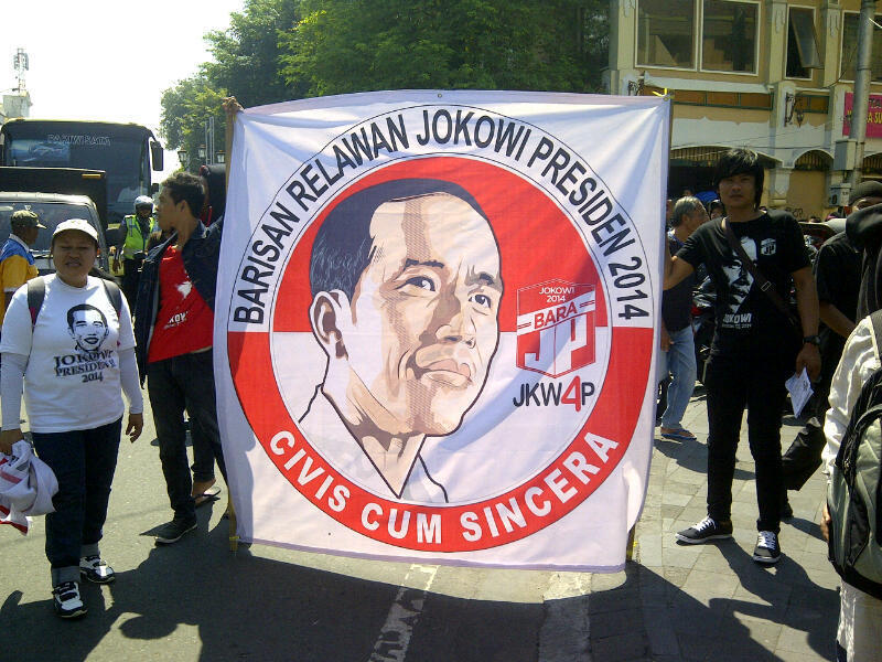 Blusukan ke Pasar Beringharjo Yogya, Jokowi Disambut Meriah Ribuan Warga