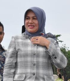 Istri Bupati Kampar Serta 2 Ajudannya Keroyok dan Ancam Warga