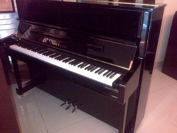 Piano Yamaha U1J PE