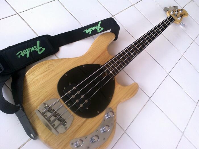 Bass Ernie ball Musicman muluss murah!!!!!!