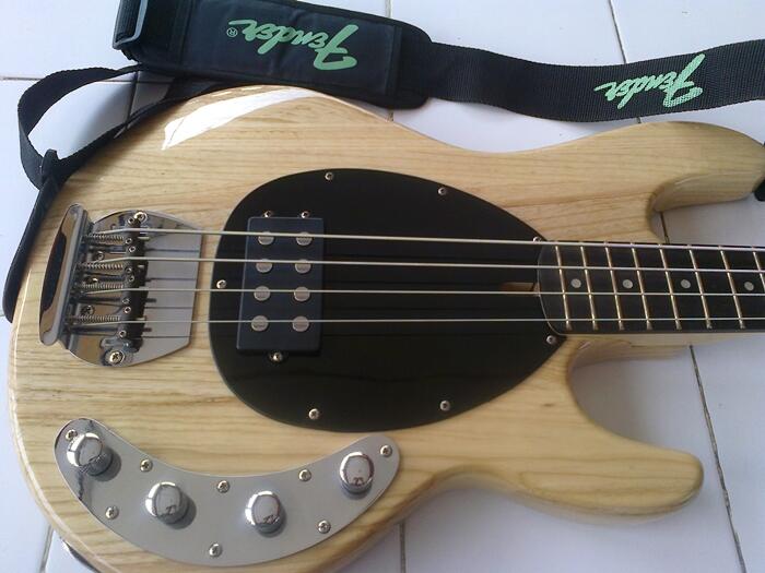 Bass Ernie ball Musicman muluss murah!!!!!!