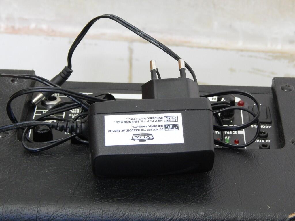 Ampli Gitar Merk VOX mini 3 efek udah Banyak