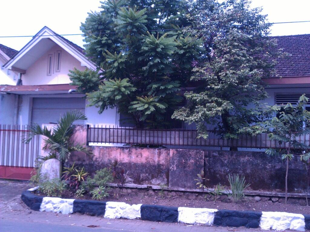 DIJUAL ATAU DISEWAKAN RUMAH PINGGIR JALAN MALANG