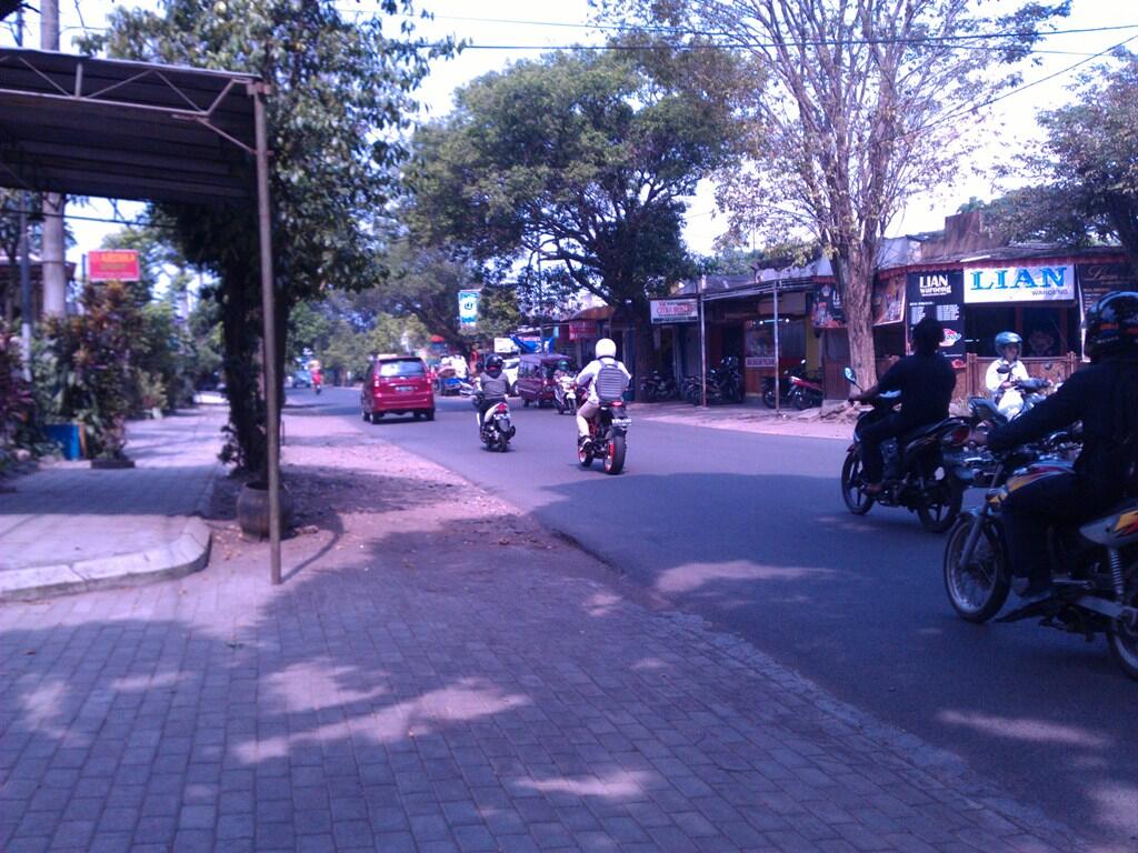 DIJUAL ATAU DISEWAKAN RUMAH PINGGIR JALAN MALANG