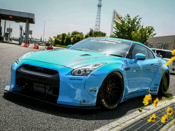 Tuner Jepang Eccentric Liberty Telah Meluncurkan Kreasi Terbarunya Nissan G-TR