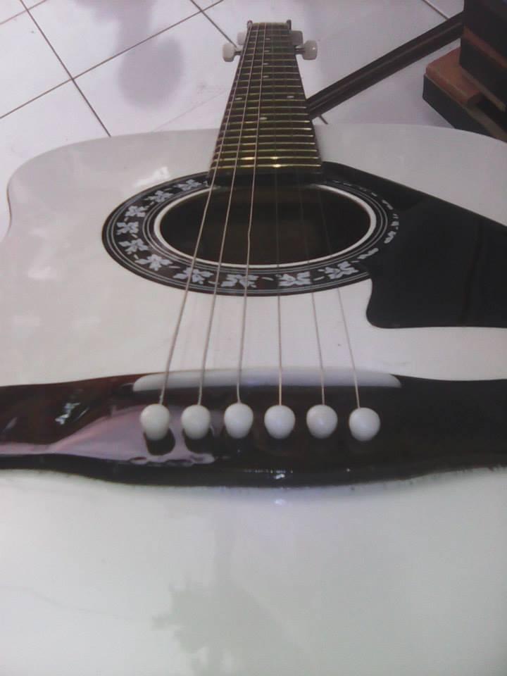 Gitar akustik Allegro FM white dan spurce