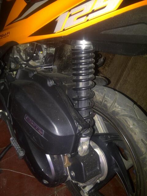 MOTOR VARIO 125 ORANGE TAHUN 2012>>>PLAT B DEPOK>>>KILOMEter rendah 6 RIBUAN cekk
