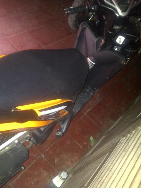 MOTOR VARIO 125 ORANGE TAHUN 2012>>>PLAT B DEPOK>>>KILOMEter rendah 6 RIBUAN cekk