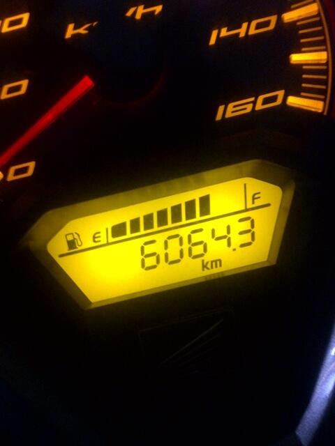 MOTOR VARIO 125 ORANGE TAHUN 2012>>>PLAT B DEPOK>>>KILOMEter rendah 6 RIBUAN cekk