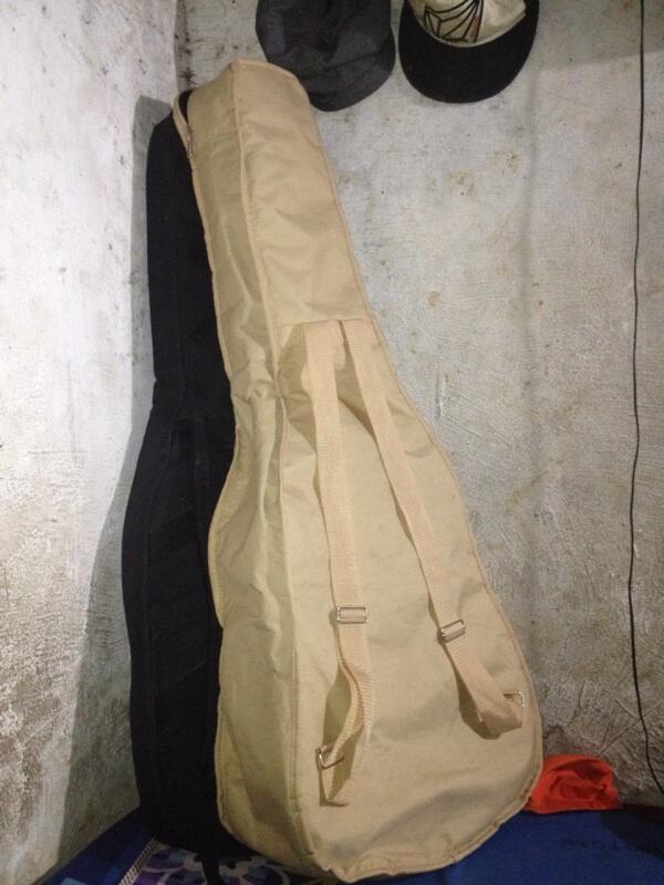 Softcase gitar akustik merk cort CGB17 Gig Bag warna krem surabaya