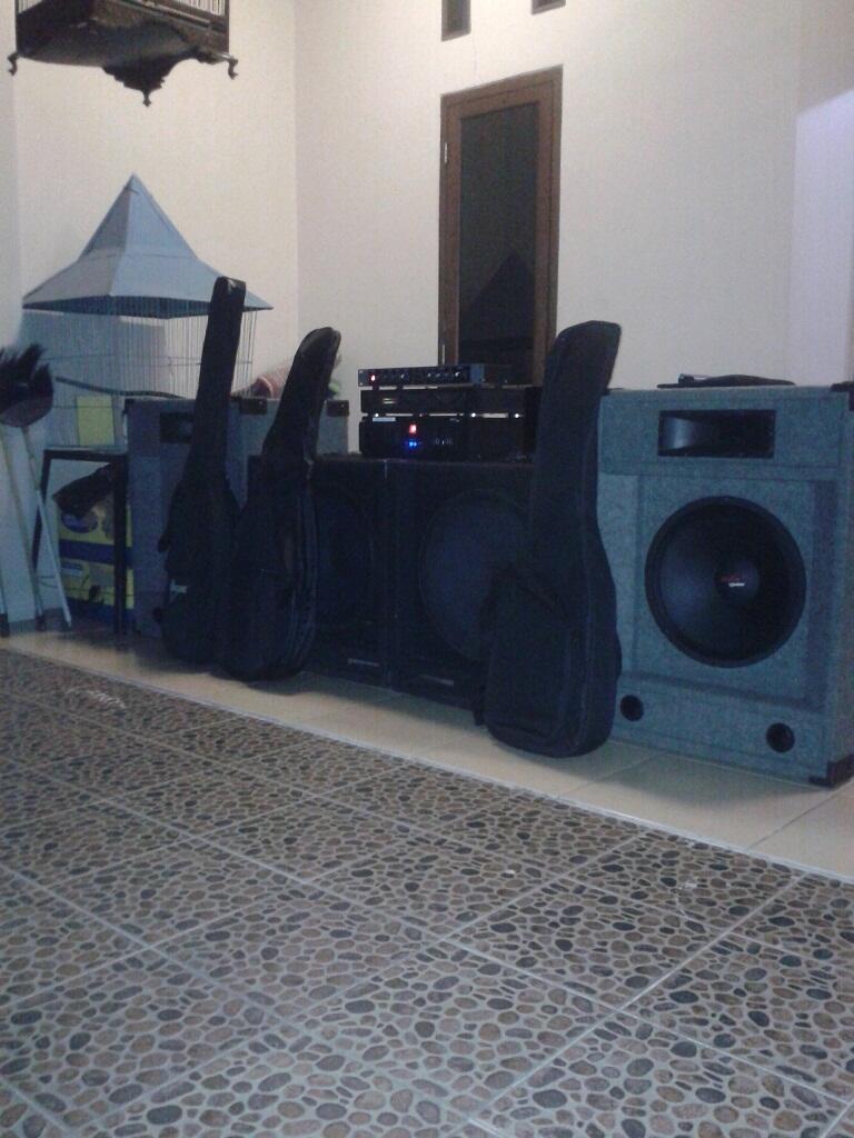 sewa sound sistem,alat band 1 set dan organ tunggal,murah gann buktiin sendiri...