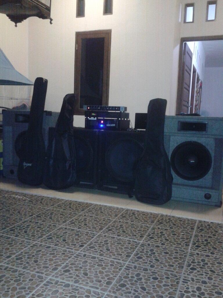 sewa sound sistem,alat band 1 set dan organ tunggal,murah gann buktiin sendiri...