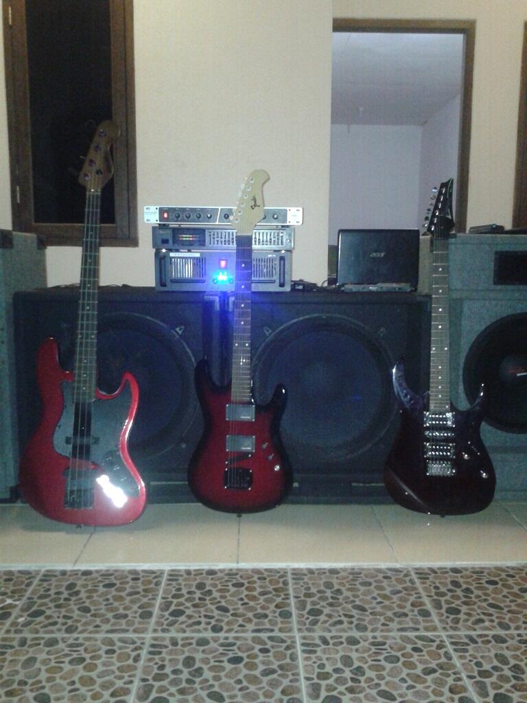 sewa sound sistem,alat band 1 set dan organ tunggal,murah gann buktiin sendiri...