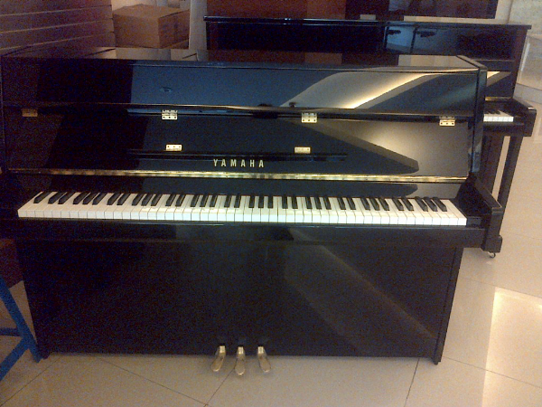 Piano Yamaha JU109PE
