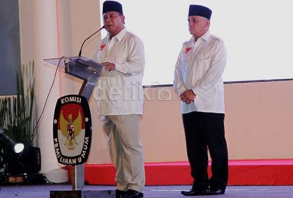 |Garuda Merah Copot| Tak Kenakan Kemeja Berlambang Garuda Merah, Hatta: Tadi Lepas