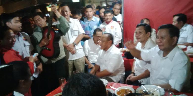 |Garuda Merah Copot| Tak Kenakan Kemeja Berlambang Garuda Merah, Hatta: Tadi Lepas