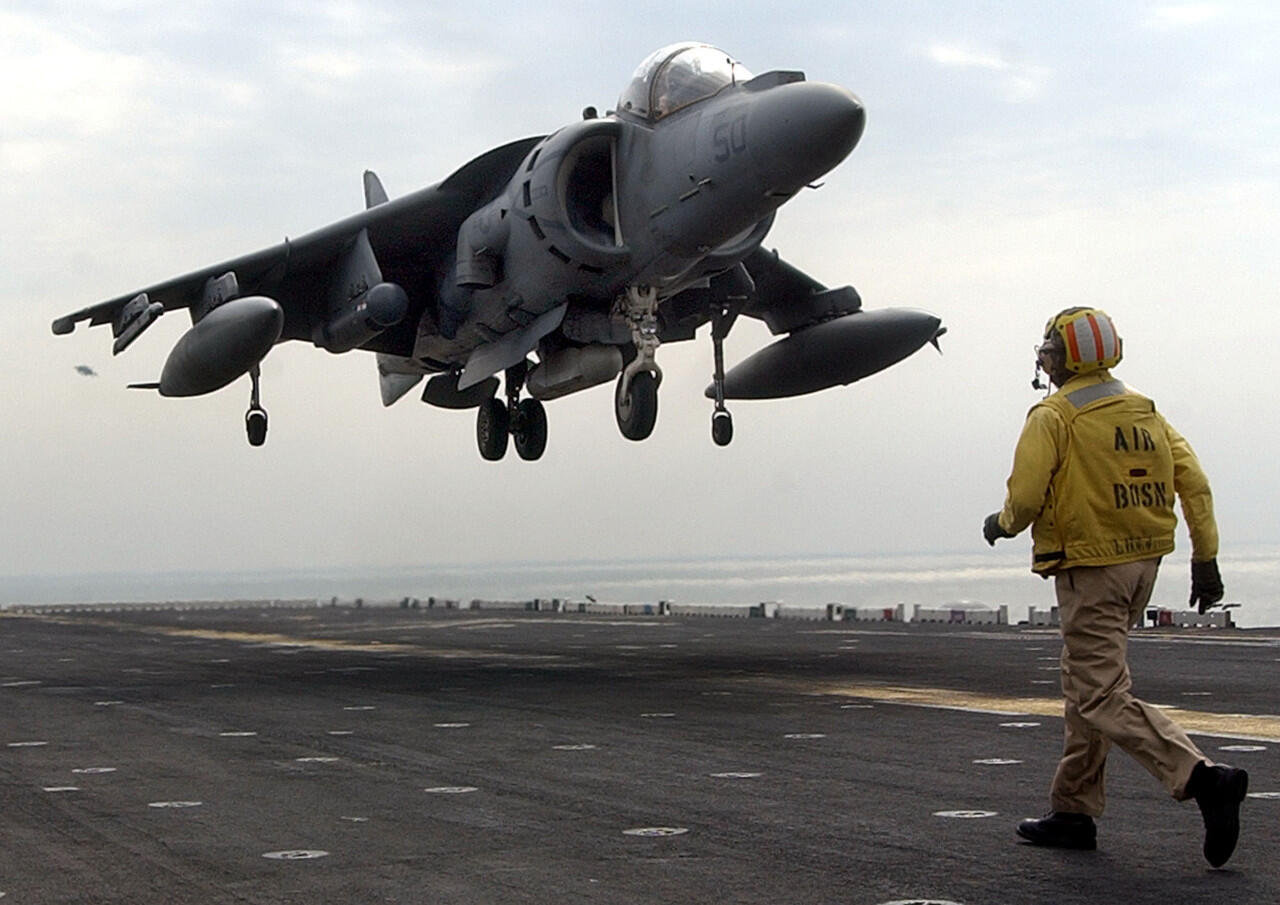jet AV-8B Harrier crashes in California