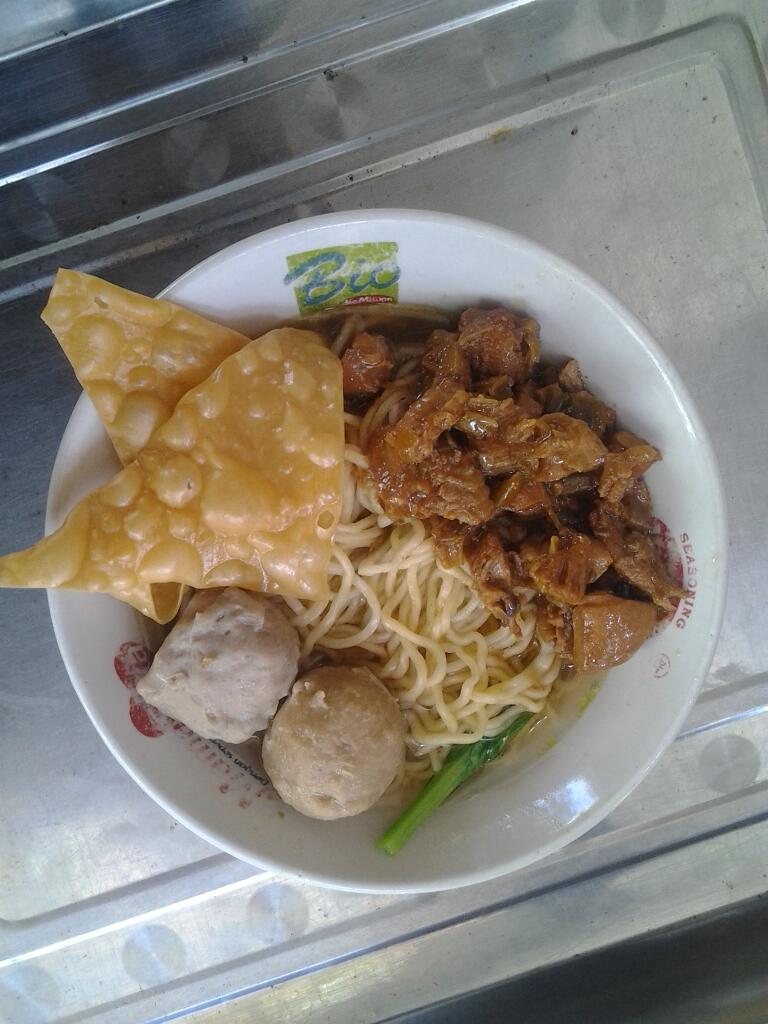 ini cerita q. dari bekerja kantoran sekarang berjualan bakso.