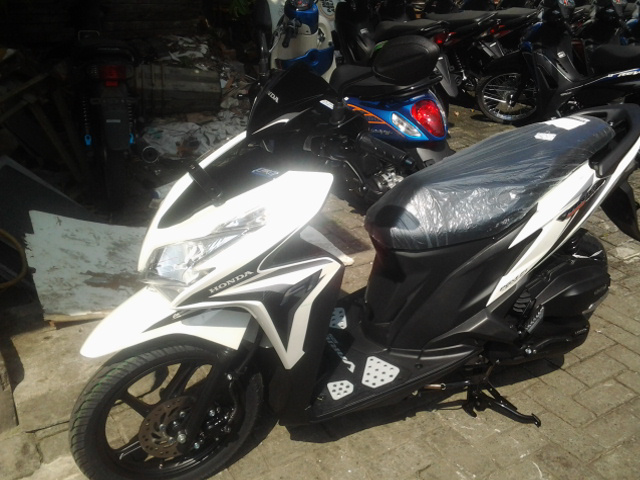 HONDA VARIO ISS CBS CASH / KREDIT MURAH BANGET HANYA DI DEALER HONDA JAKARTA