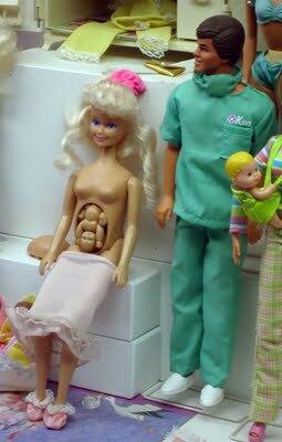 Mau Lihat 12 Foto Barbie yang Anti Mainstream, Lucu, Unik &amp; Seram? MASUK!