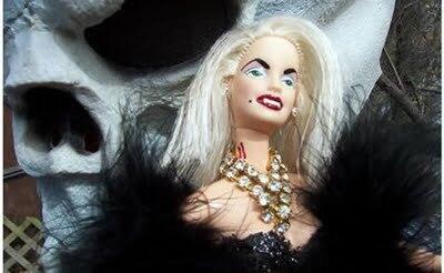 Mau Lihat 12 Foto Barbie yang Anti Mainstream, Lucu, Unik &amp; Seram? MASUK!
