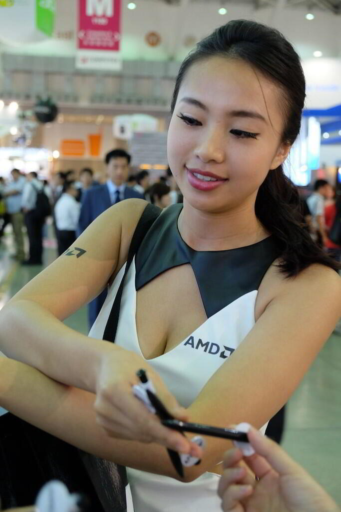Melihat Booth Babes di Computex 2014, Taiwan