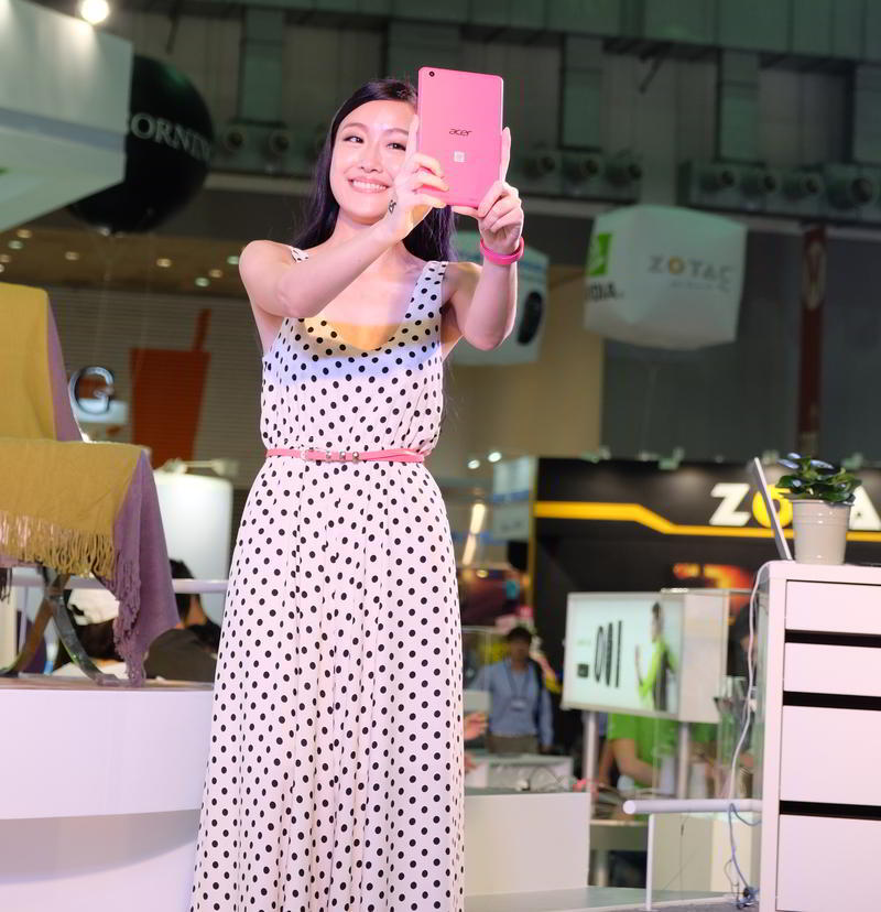 Melihat Booth Babes di Computex 2014, Taiwan