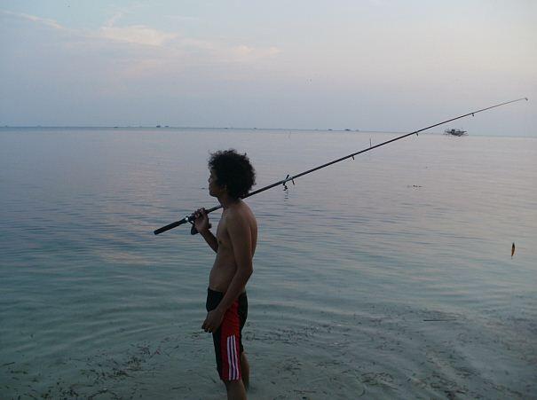 Memancing di Pulau Panjang, Jepara Jawa Tengah