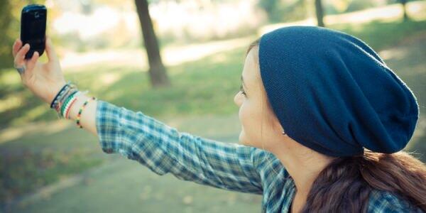10 Tips agar foto selfie agan nampak keren