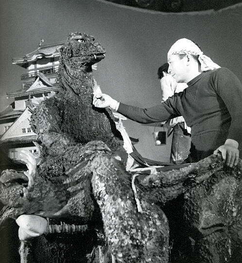 Apa Yang Dilakukan Godzilla Ketika Sedang 'Tidak Menghancurkan Gedung???
