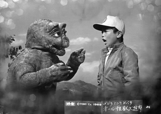 Apa Yang Dilakukan Godzilla Ketika Sedang 'Tidak Menghancurkan Gedung???