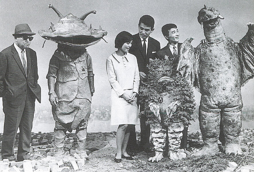 Apa Yang Dilakukan Godzilla Ketika Sedang 'Tidak Menghancurkan Gedung???