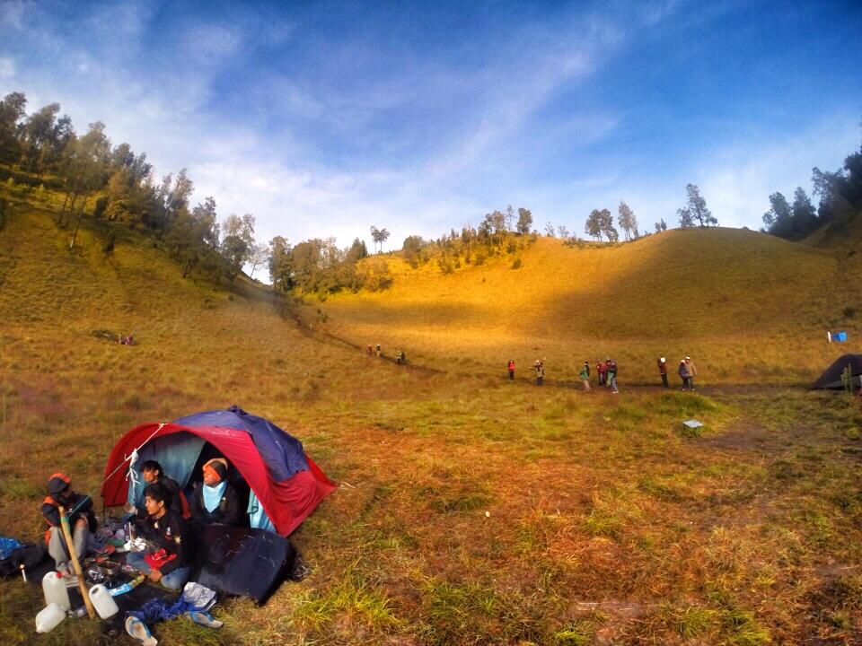 &#91;CATPER + VIDEO&#93; Menggapai Puncak Mahameru 3676 MDPL