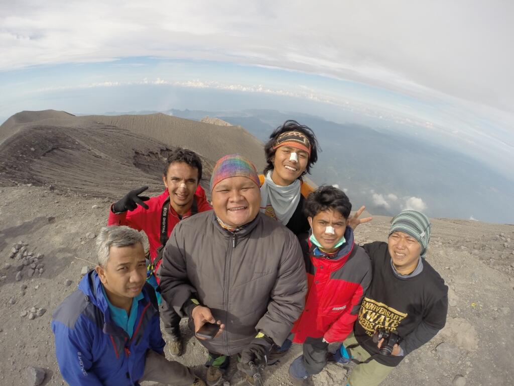 &#91;CATPER + VIDEO&#93; Menggapai Puncak Mahameru 3676 MDPL