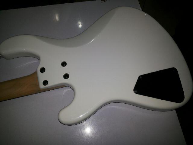 BASS CHORD WHITE MULUS NO CACAT KYAK BARU&GITAR CUSTOM MINUS LIAT DLU GAN!!