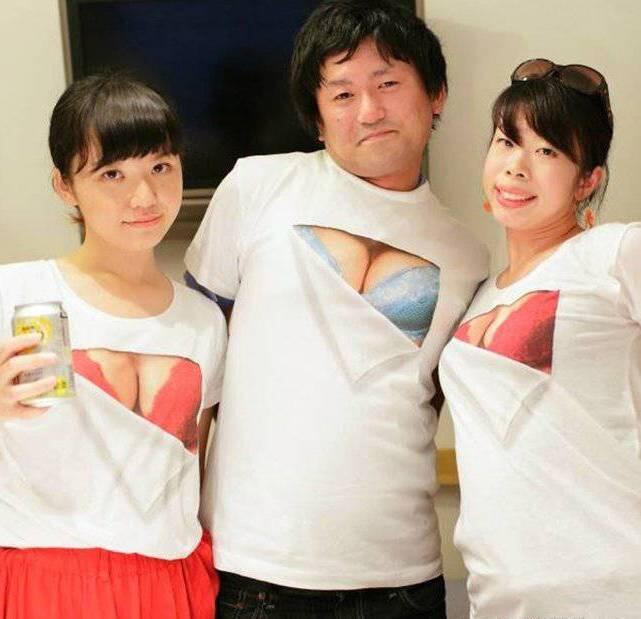 &#91;FOTO&#93; WOOOW !! Di Jepang, Para Wanita Berlomba Pamer Dada dengan cara yang unik! 