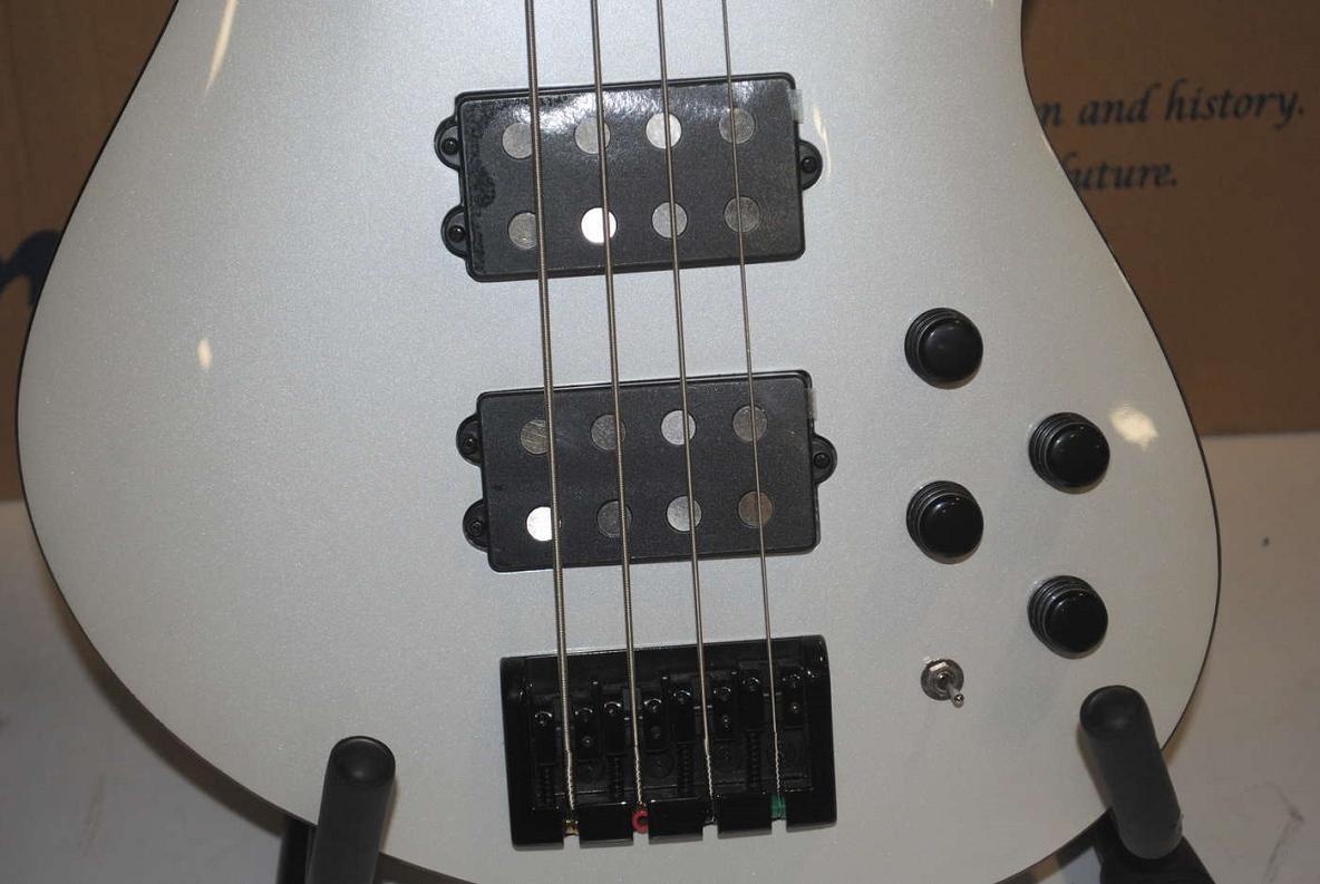 bass cort c4h