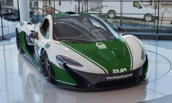 Inilah Mobil Sports Yang Dipakai Polisi Dubai Untuk Patroli