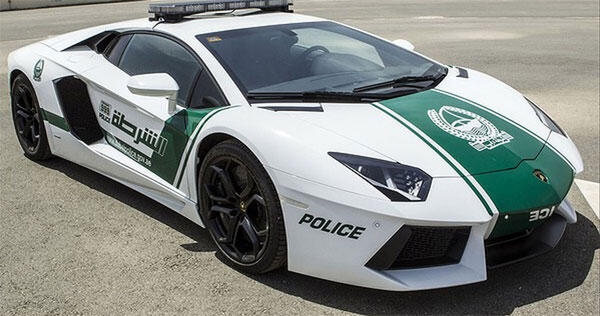 Inilah Mobil Sports Yang Dipakai Polisi Dubai Untuk Patroli