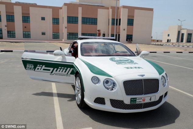Inilah Mobil Sports Yang Dipakai Polisi Dubai Untuk Patroli