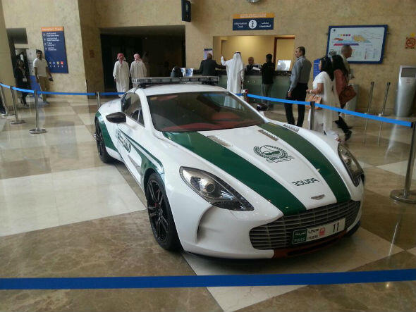 Inilah Mobil Sports Yang Dipakai Polisi Dubai Untuk Patroli